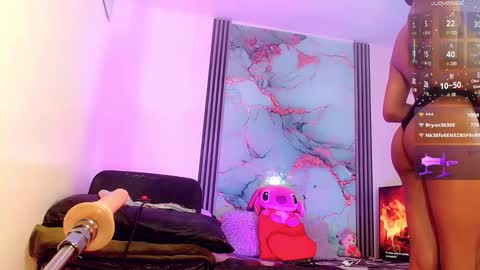 Snapshot of brunettesexy11 chatting on October 17, 11:02 am ChannelR online show from October 17, 11:02 am