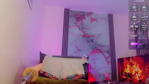 Snapshot of brunettesexy11 chatting on November 7, 11:21 am ChannelR online show from November 7, 11:21 am