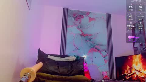 Snapshot of brunettesexy11 chatting on November 24, 7:24 pm ChannelR online show from November 24, 7:24 pm