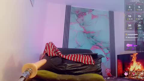 Snapshot of brunettesexy11 chatting on November 27, 8:11 pm ChannelR online show from November 27, 8:11 pm