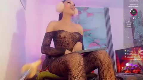 Snapshot of brunettesexy11 chatting on November 30, 11:25 am ChannelR online show from November 30, 11:25 am