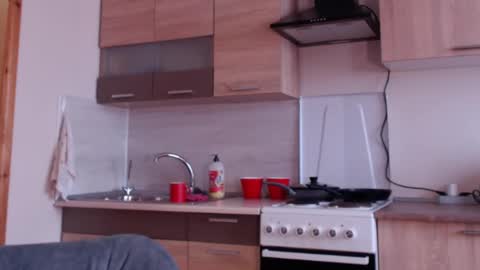 Ellis online show from February 4, 7:18 am