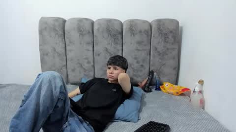 Snapshot of bruno_cruz chatting on April 19, 2:33 am Bruno Cruz online show from April 19, 2:33 am