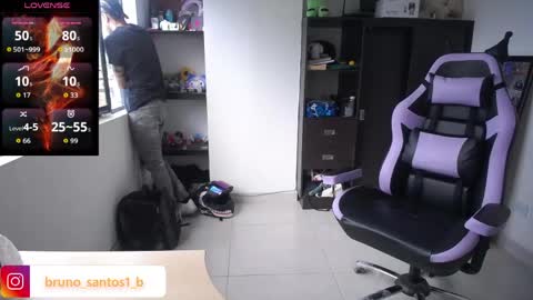 Snapshot of bruno_santos1 chatting on May 17, 1:18 pm Bruno online show from May 17, 1:18 pm