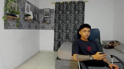 Snapshot of bruno_snow chatting on January 9, 3:31 am bruno_snow online show from January 9, 3:31 am