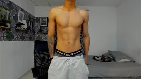 Snapshot of bruno_snow chatting on January 11, 3:44 am bruno_snow online show from January 11, 3:44 am