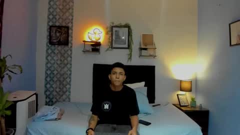 Snapshot of bruno_snow chatting on February 9, 4:38 am bruno_snow online show from February 9, 4:38 am