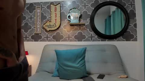 Snapshot of bruno_snow chatting on February 19, 1:45 am bruno_snow online show from February 19, 1:45 am