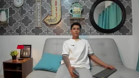 Snapshot of bruno_snow chatting on February 23, 3:26 am bruno_snow online show from February 23, 3:26 am