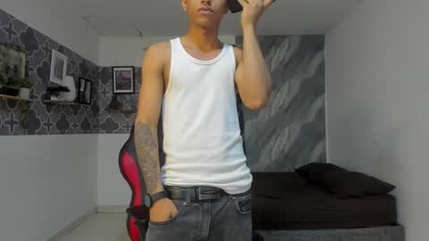 Snapshot of bruno_snow chatting on March 1, 3:30 am bruno_snow online show from March 1, 3:30 am