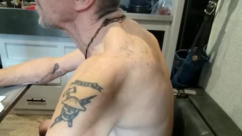 Steve... aka SkinnieDippin aka TimberTramp online show from November 29, 9:07 pm