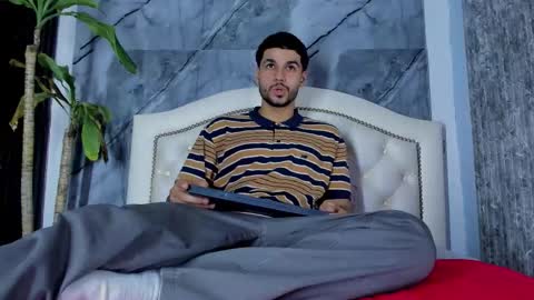 Snapshot of bry_dalton chatting on February 18, 4:52 am Bry Dalton online show from February 18, 4:52 am