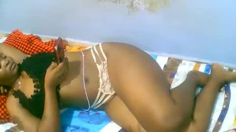 Snapshot of bryvanna_sweet chatting on April 23, 1:51 am dee online show from April 23, 1:51 am