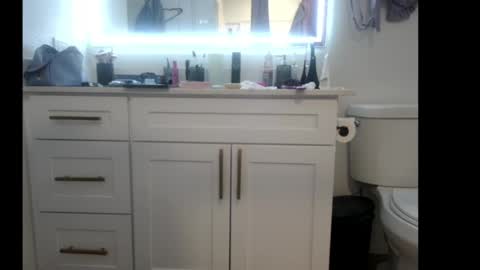 Queen Lola XXX online show from April 18, 4:27 am