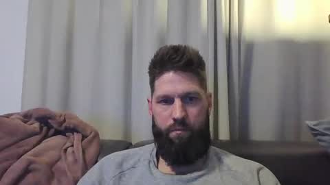 bubblebee1982 online show from December 14, 8:40 pm