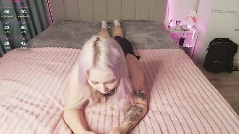 bubblebunny_ online show from June 8, 2:28 pm