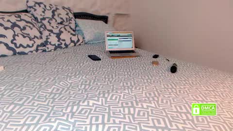 Snapshot of bubblebuttveronica chatting on February 26, 6:40 pm Nylon queen genuine model who bring pantyhose on chaturbate for first time the others just copy my room for money online show from February 26, 6:40 pm