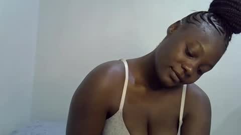 bubbly_ass30 online show from February 9, 6:45 pm