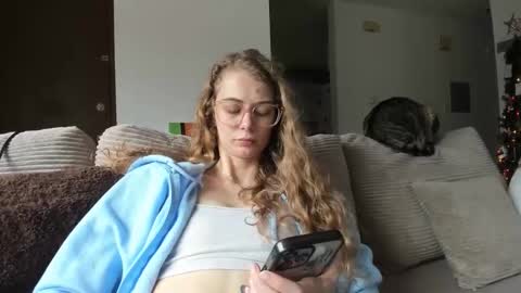 Snapshot of buffybarloe chatting on November 23, 6:19 pm Buffy online show from November 23, 6:19 pm