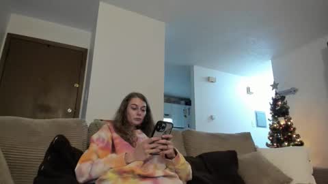 Snapshot of buffybarloe chatting on December 1, 3:22 am Buffy online show from December 1, 3:22 am