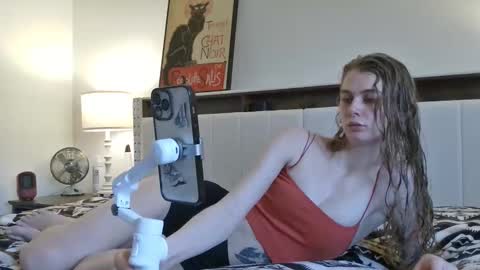 Snapshot of buffybarloe chatting on January 31, 10:41 pm Buffy online show from January 31, 10:41 pm