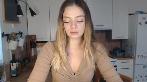 Snapshot of buffyextasy chatting on September 30, 7:13 am Buffy online show from September 30, 7:13 am