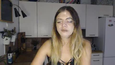 Snapshot of buffyextasy chatting on November 10, 8:57 am Buffy online show from November 10, 8:57 am