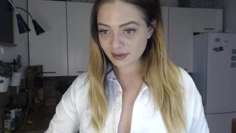 Snapshot of buffyextasy chatting on November 12, 8:04 am Buffy online show from November 12, 8:04 am