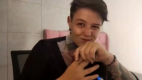 Snapshot of bug2025 chatting on September 20, 2:34 am bug2025 online show from September 20, 2:34 am