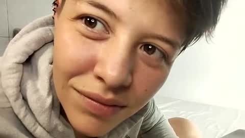 Snapshot of bug2025 chatting on September 24, 2:37 am bug2025 online show from September 24, 2:37 am