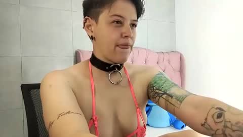 Snapshot of bug2025 chatting on October 1, 12:44 pm bug2025 online show from October 1, 12:44 pm