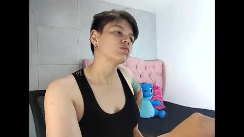 Snapshot of bug2025 chatting on October 17, 3:20 am bug2025 online show from October 17, 3:20 am