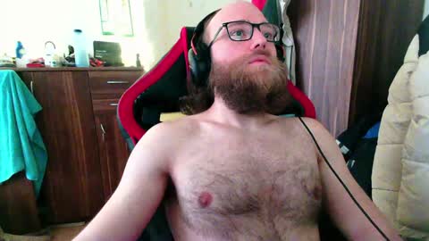 Snapshot of buhalteris chatting on June 1, 6:15 am Lukas online show from June 1, 6:15 am