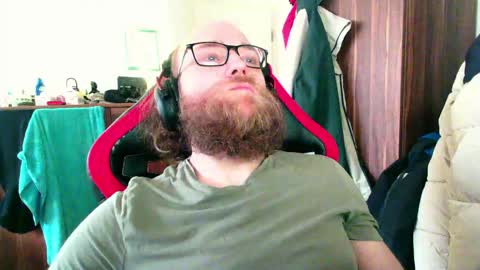 Snapshot of buhalteris chatting on June 4, 9:48 am Lukas online show from June 4, 9:48 am
