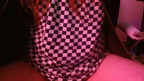 Snapshot of builtdeadboy chatting on December 23, 1:18 am builtdeadboy online show from December 23, 1:18 am