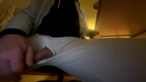 Snapshot of bulkyboners chatting on January 1, 10:03 pm ejaculation for 250 online show from January 1, 10:03 pm