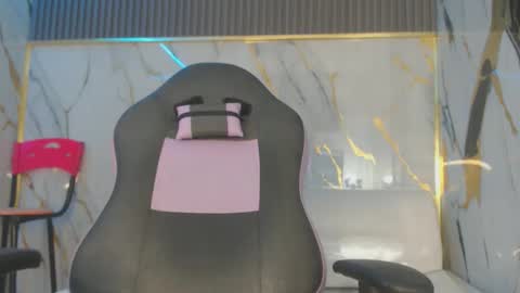 bull_cam online show from October 22, 7:57 pm