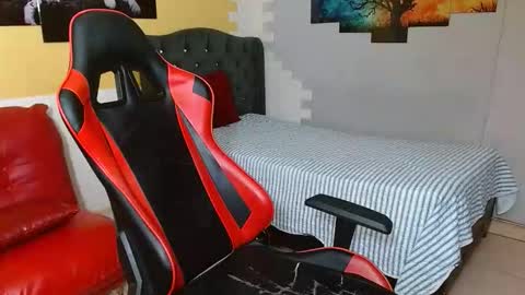 bull_cam online show from December 19, 4:47 pm