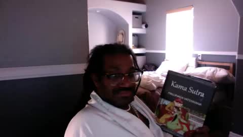 Snapshot of bungalowentertainment chatting on October 19, 7:58 pm Bungalow Entertainment online show from October 19, 7:58 pm