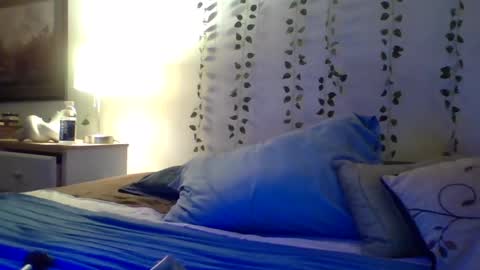 Snapshot of bunny8354367 chatting on September 12, 11:37 pm Bunny online show from September 12, 11:37 pm