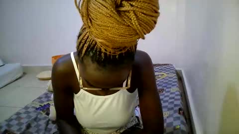 Snapshot of bunny_bliss1 chatting on May 14, 10:27 pm bunny_bliss1 online show from May 14, 10:27 pm