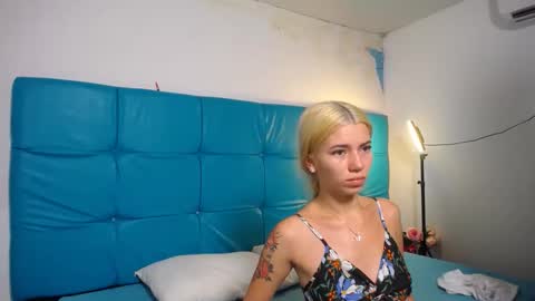 Snapshot of bunny_petit chatting on October 14, 11:44 am Buny online show from October 14, 11:44 am