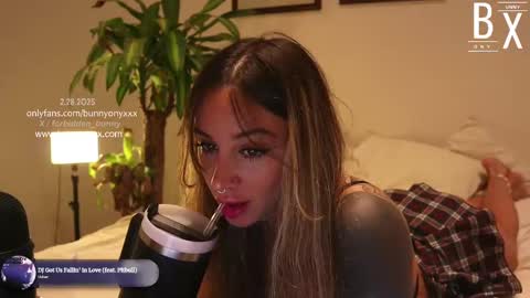 Snapshot of bunnyonyx chatting on February 28, 10:50 pm Stephanie Next stream TUESDAY 6pm PDT online show from February 28, 10:50 pm