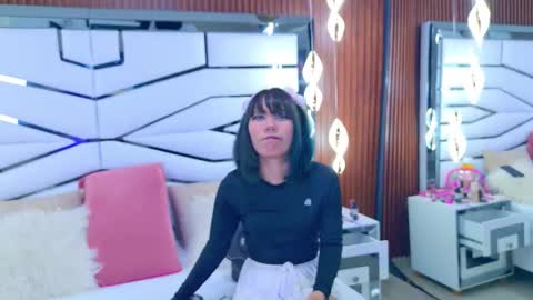 Snapshot of bunnysexyy chatting on December 21, 7:32 pm Bunny online show from December 21, 7:32 pm