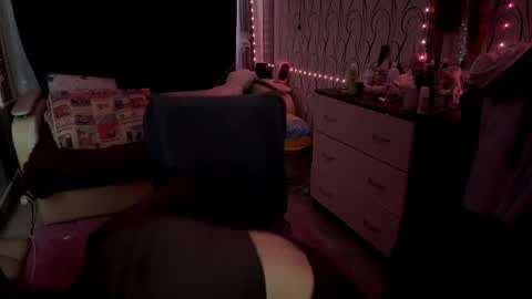 Snapshot of bunnytrussel chatting on May 15, 11:39 am Bella online show from May 15, 11:39 am