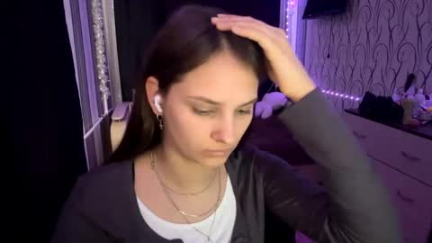 Snapshot of bunnytrussel chatting on May 16, 1:32 pm Bella online show from May 16, 1:32 pm