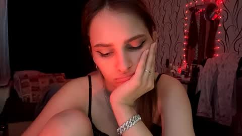 Snapshot of bunnytrussel chatting on June 5, 11:38 am Bella online show from June 5, 11:38 am