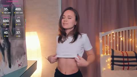 Lizy online show from December 15, 8:07 am