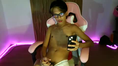 Snapshot of burger_kingxxx chatting on January 10, 12:12 am burger_kingxxx online show from January 10, 12:12 am