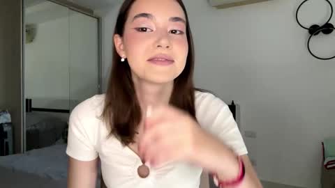 Snapshot of burmahimes chatting on February 18, 7:48 am Nica online show from February 18, 7:48 am